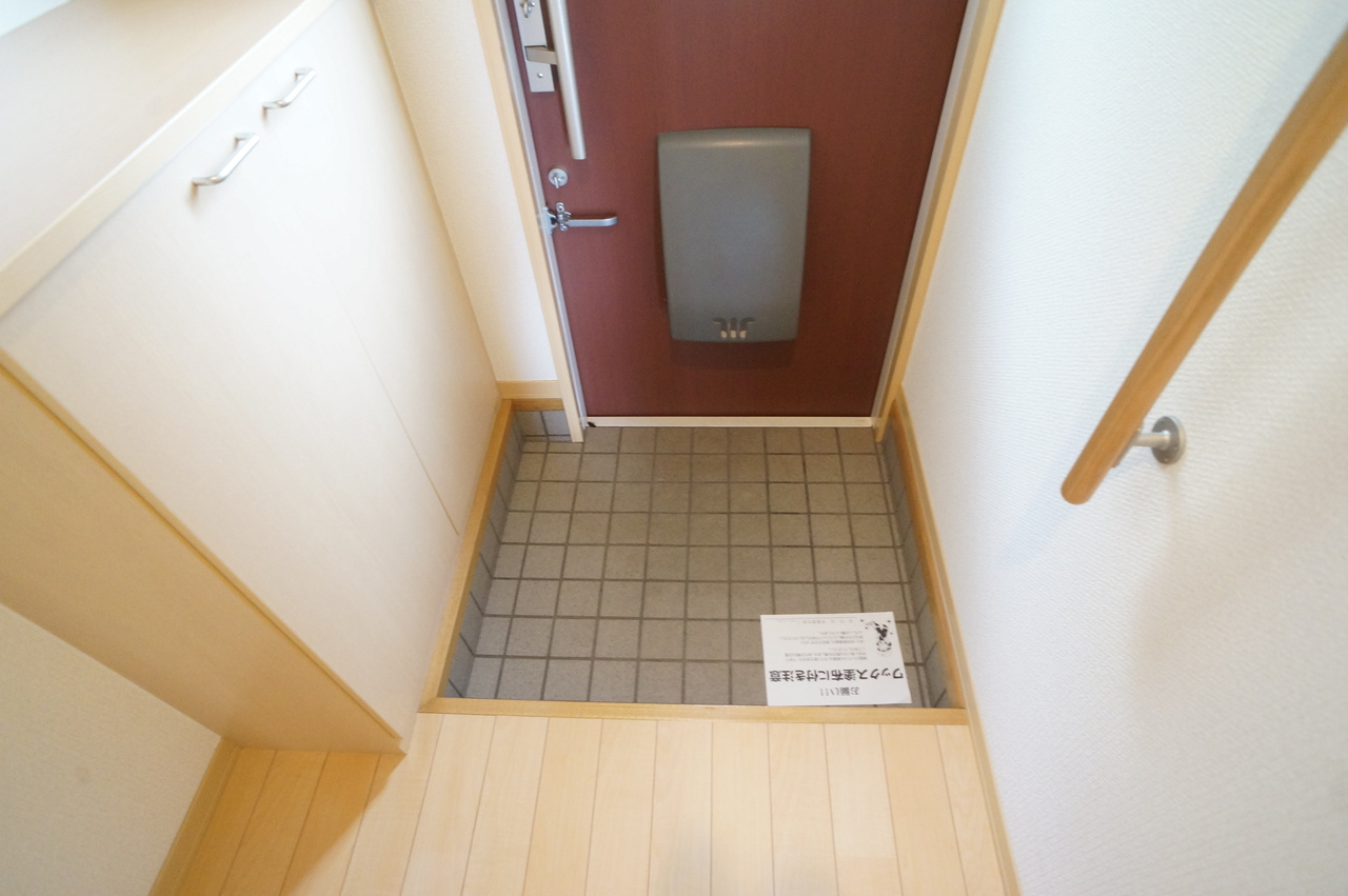 グラヴィスＢの玄関