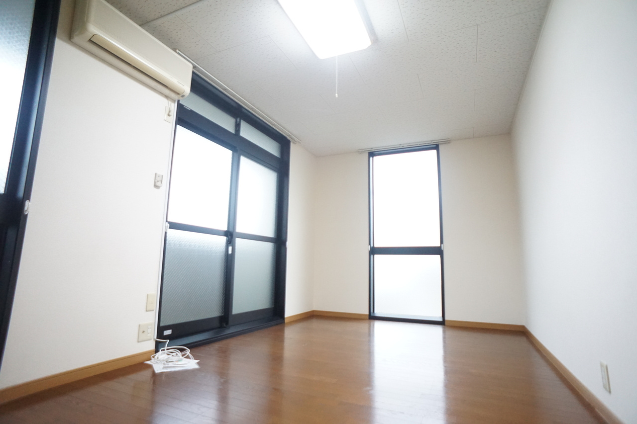 レオパレス大陽弐番館の洋室