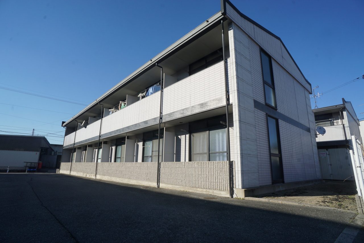 レオパレス大陽弐番館のエントランス