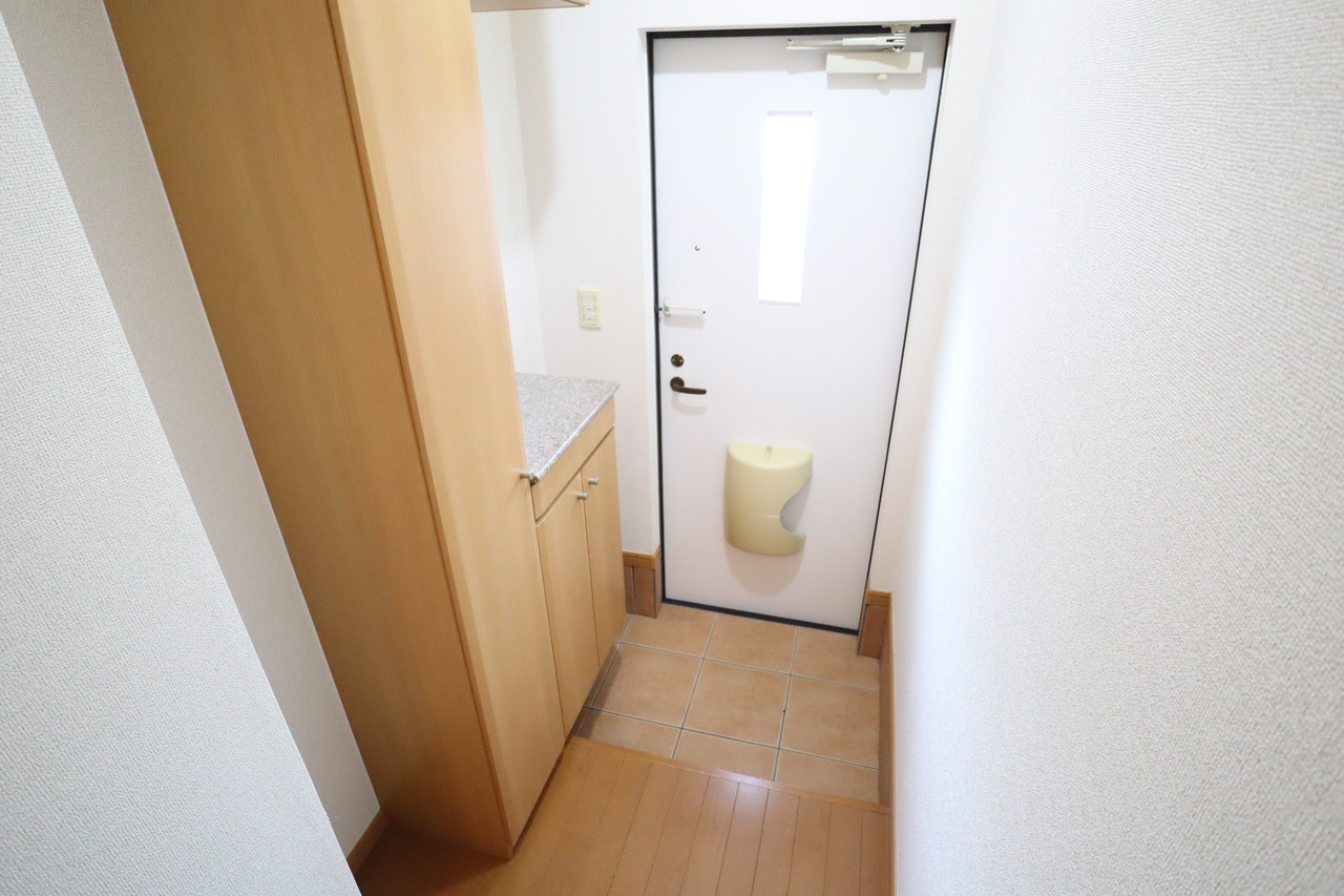 橿原市地黄町のアパートの玄関