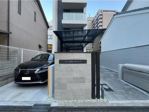 メゾン夕陽丘サウスコートの駐車場