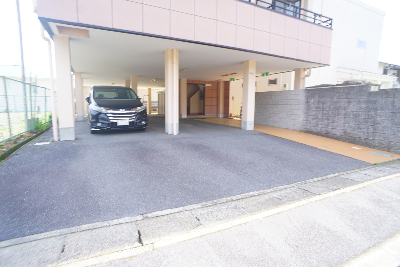グランフォレストの駐車場