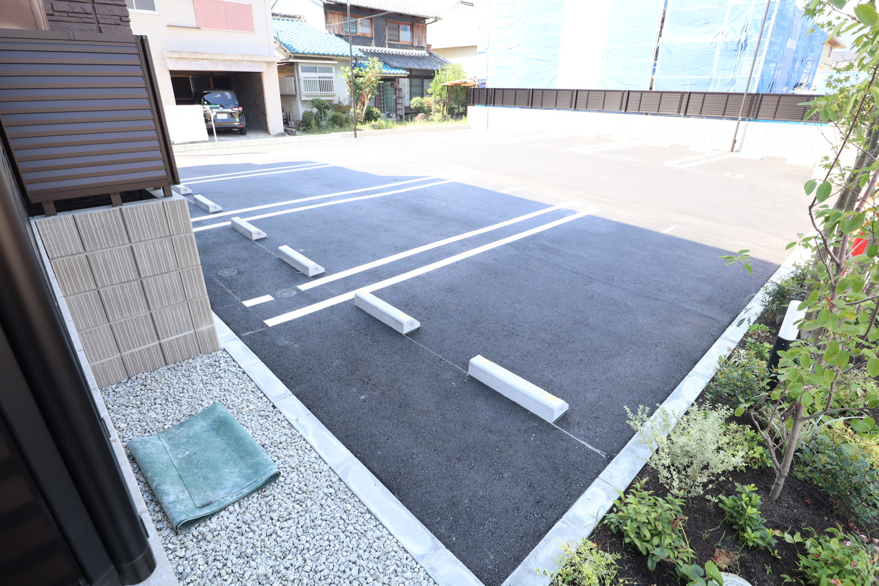 シャーメゾン　香芝　ワイケイの駐車場