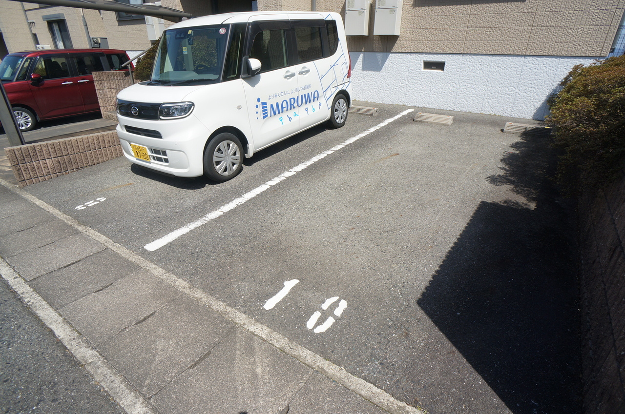 サンハイツ旭Ｂの駐車場