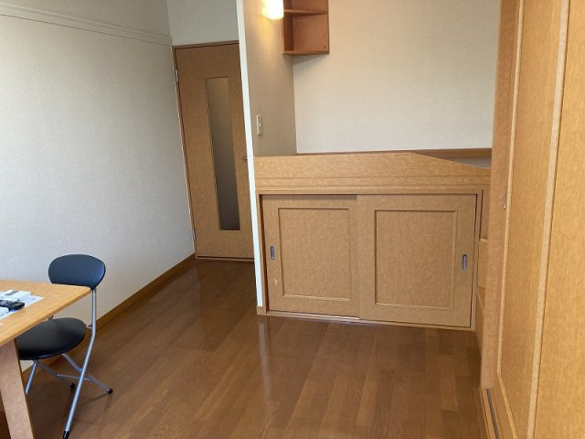 レオパレスＢｏｎｎｅ　ｊｏｕｒｎｅｅの居間・リビング
