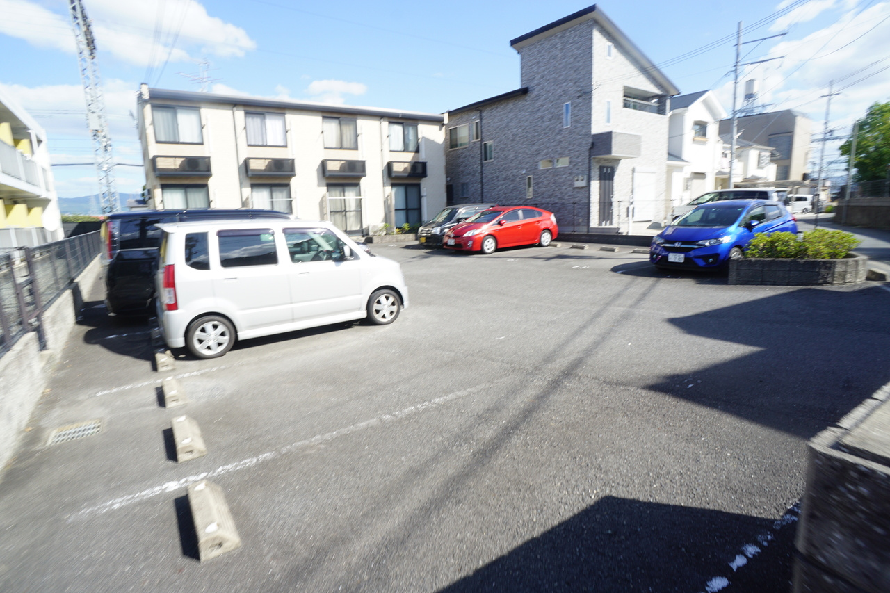 レオパレス美夢（ミユウ）の駐車場