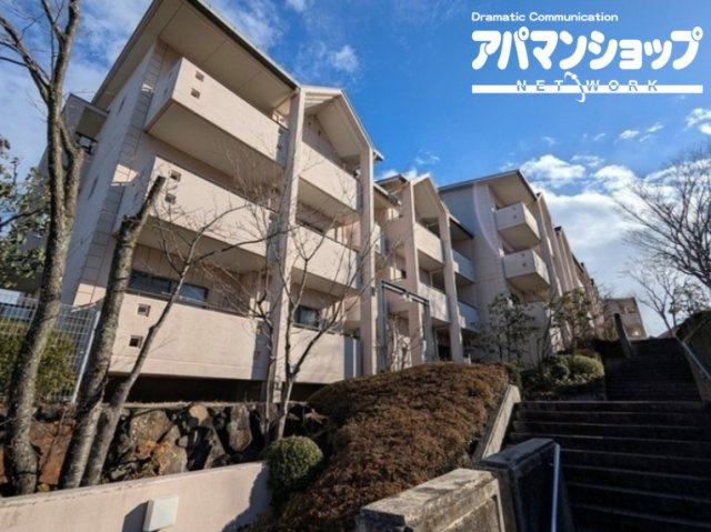 HILL CRESTあやめ池の外観