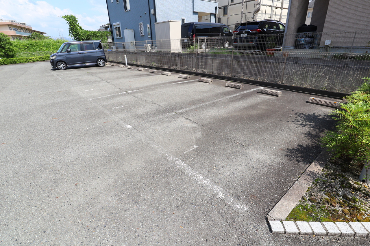 East　Stageの駐車場