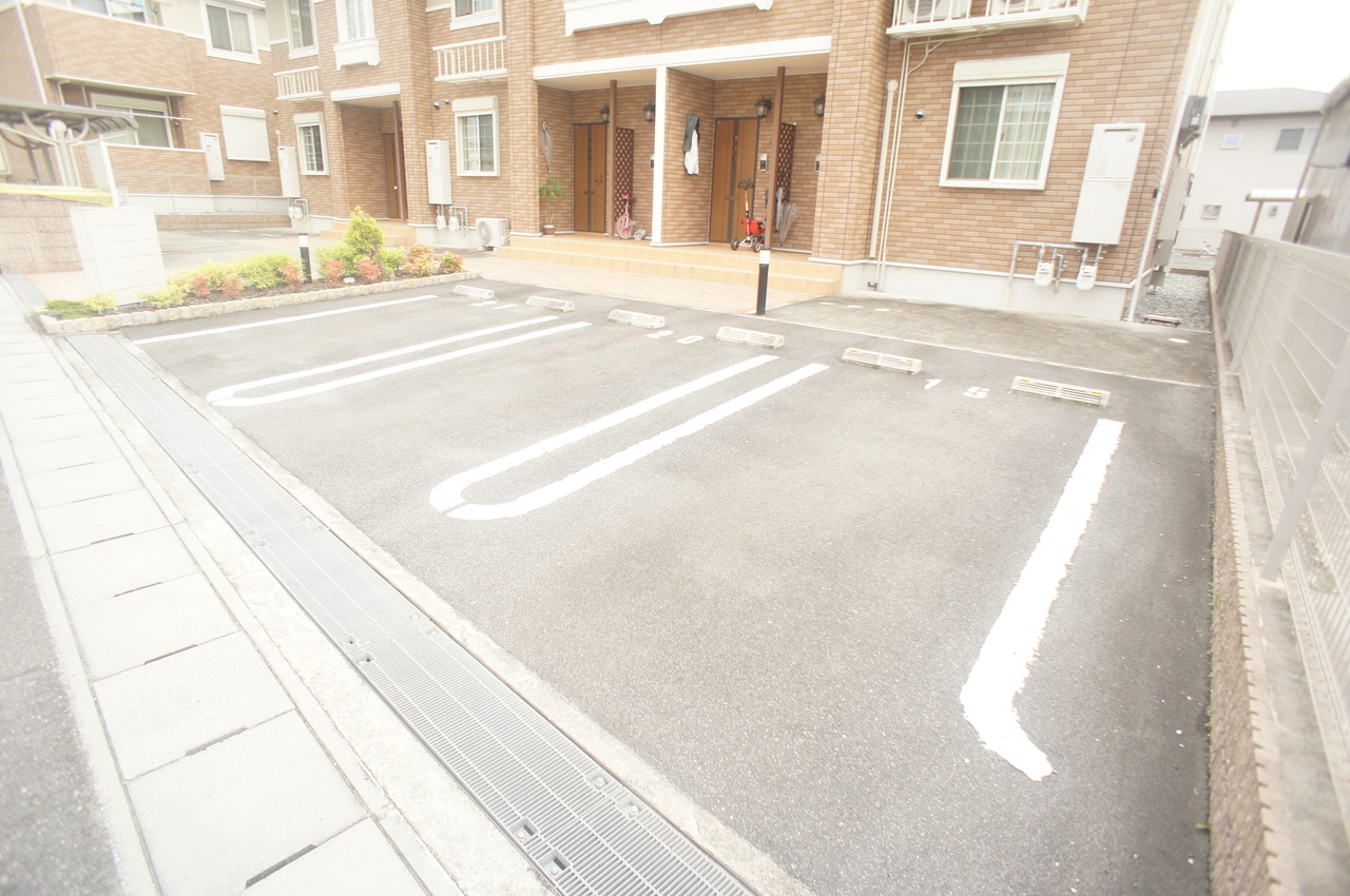 サンリット雅Ⅲの駐車場