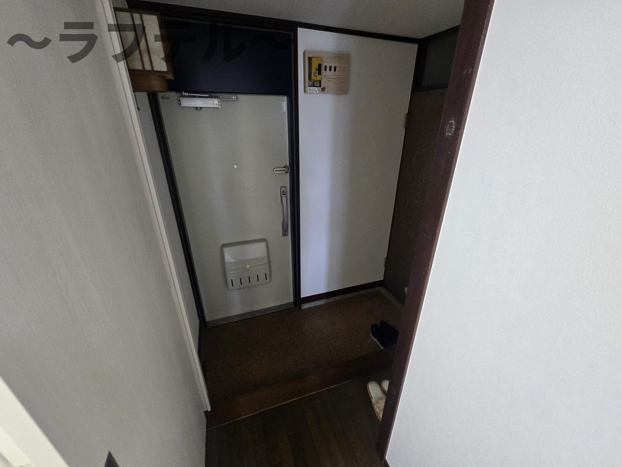所沢コーポラスA棟の玄関