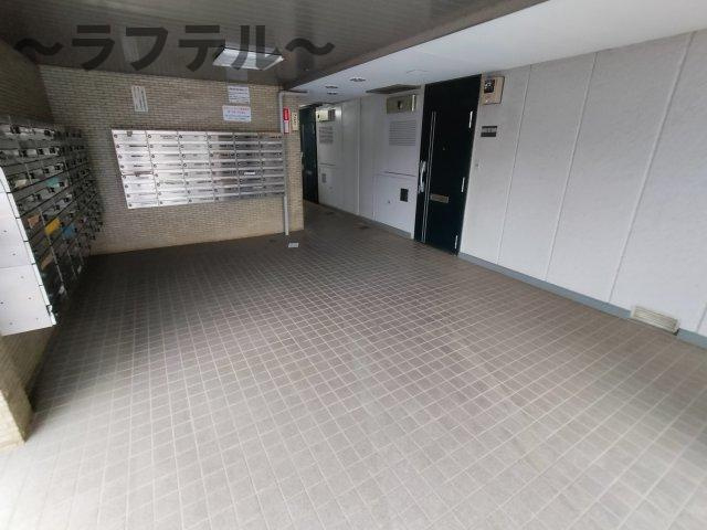 所沢コーポラスA棟のロビー