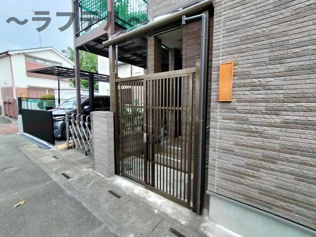 アルブル美原のエントランス