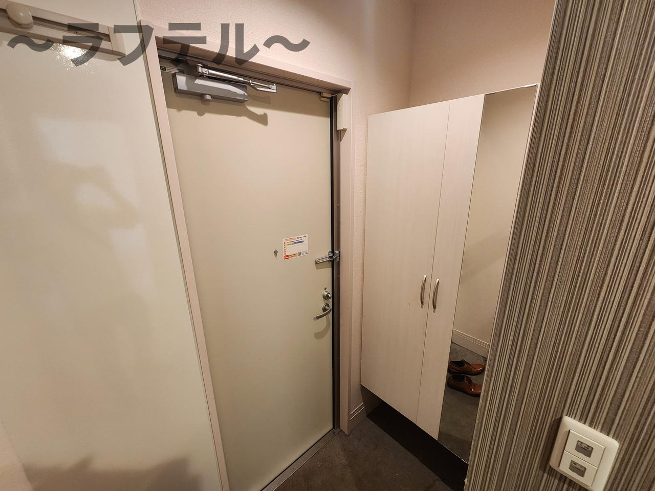 ブラウフォーゲルAの玄関