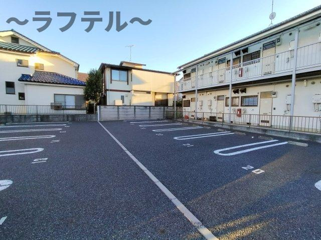ブラウフォーゲルAの駐車場