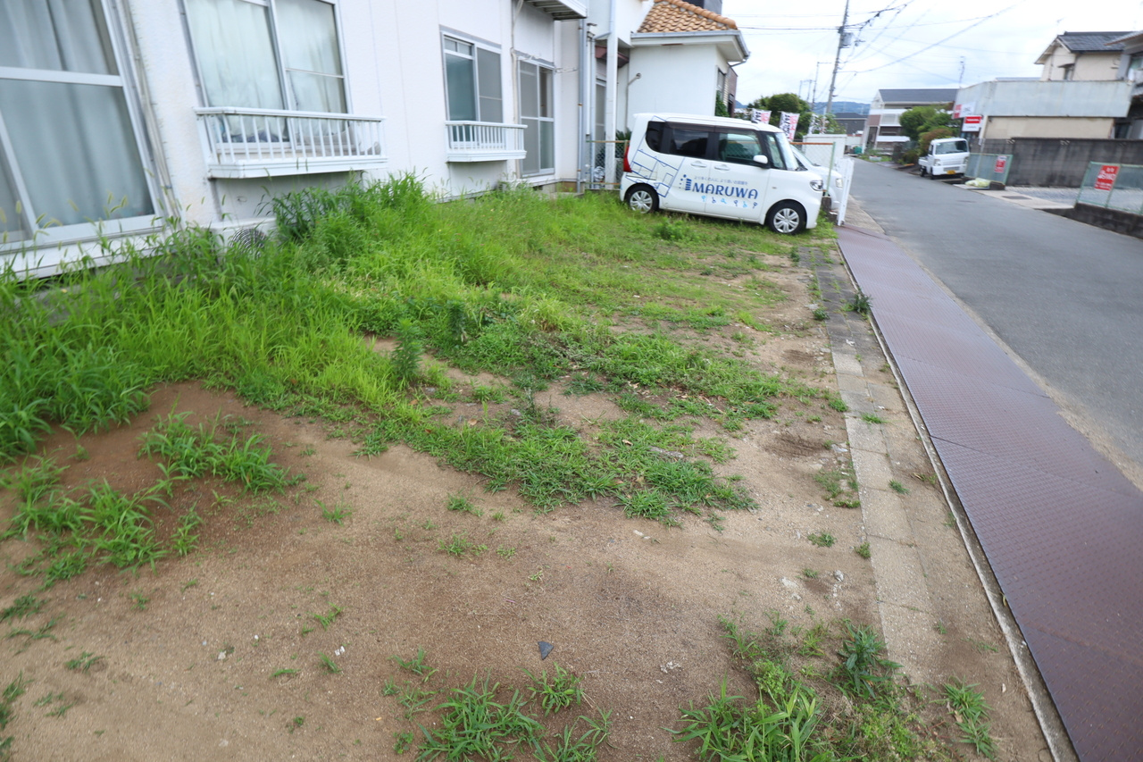 エステートピアオクムラの駐車場