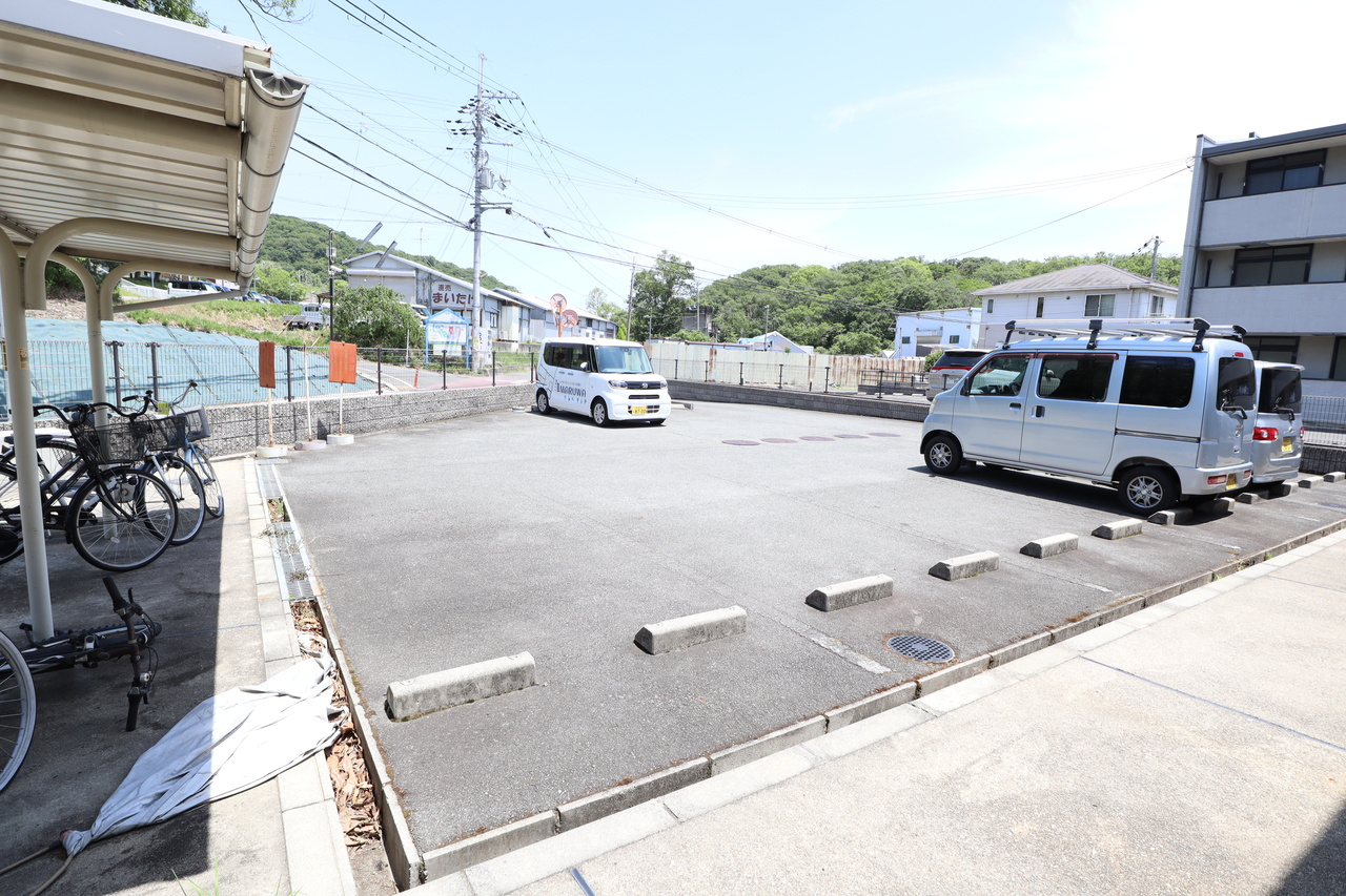 レオパレス上中の駐車場