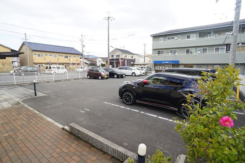 フォンティーヌの駐車場