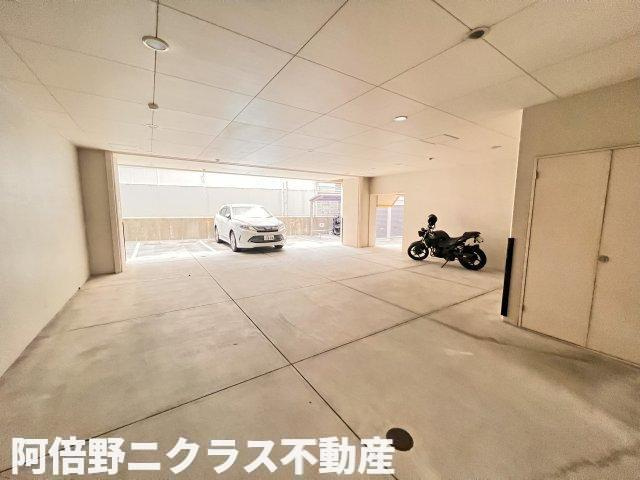 グレイス阿倍野松崎の駐車場