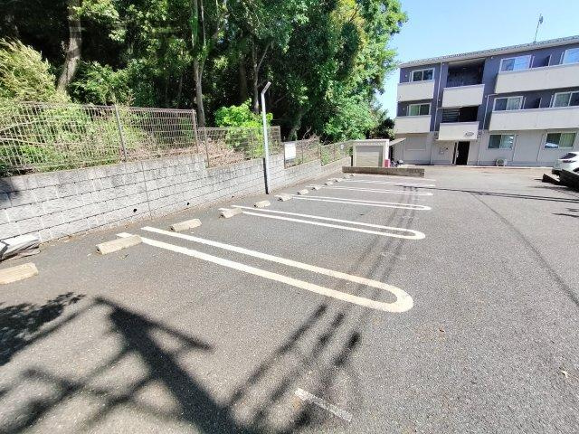 シャトレー明神の駐車場