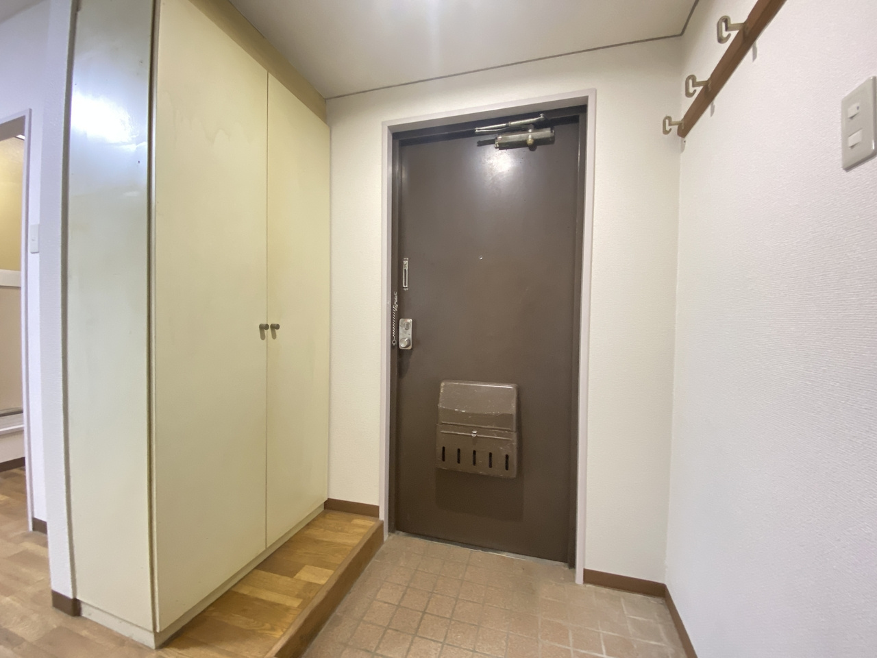 横山ハイツの玄関