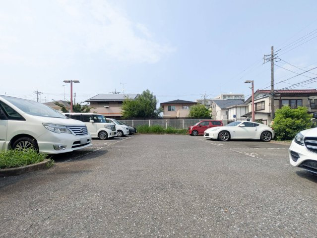 コーポレート美原の駐車場