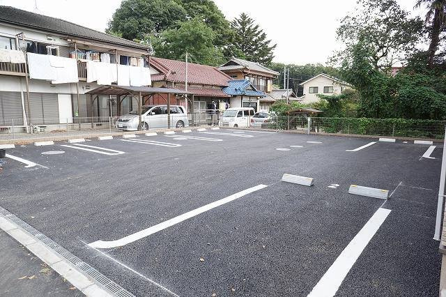 アンジェの駐車場|駐車場があるので、車を買う予定の方も安心です