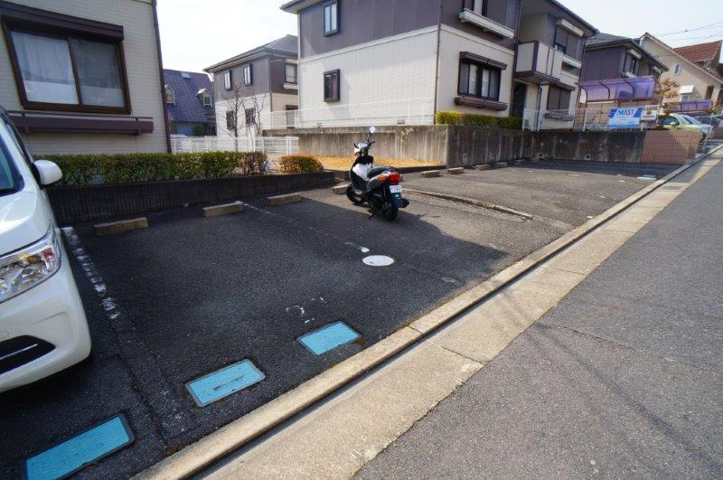 ハイツ光Ｄ棟の駐車場