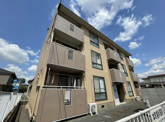 さいたま市中央区本町東２丁目のハイツの外観
