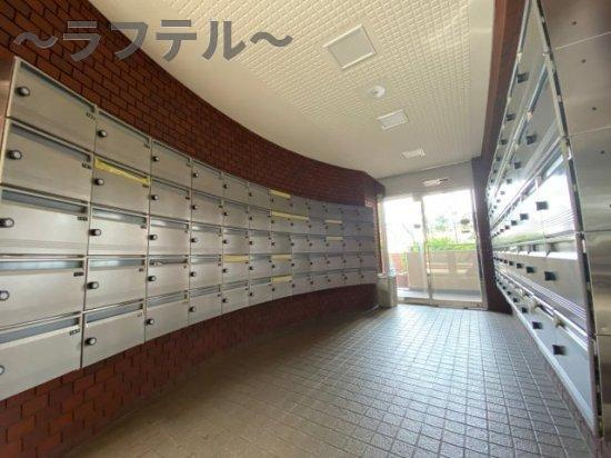 所沢市くすのき台２丁目の賃貸マンションのエントランス