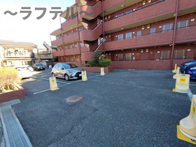 所沢市くすのき台２丁目の賃貸マンションの駐車場