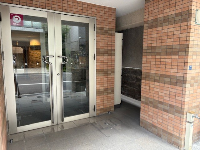 エンプレス上本町のエントランス