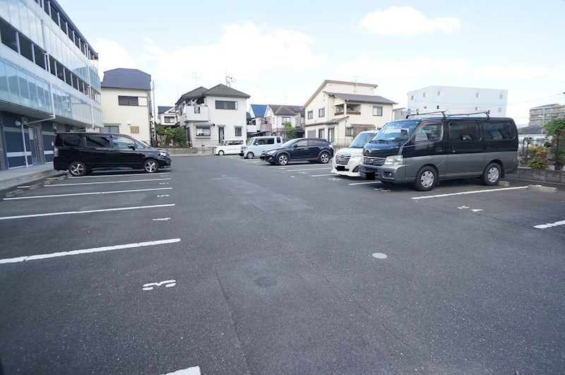 レオネクストエクレール北今市の駐車場