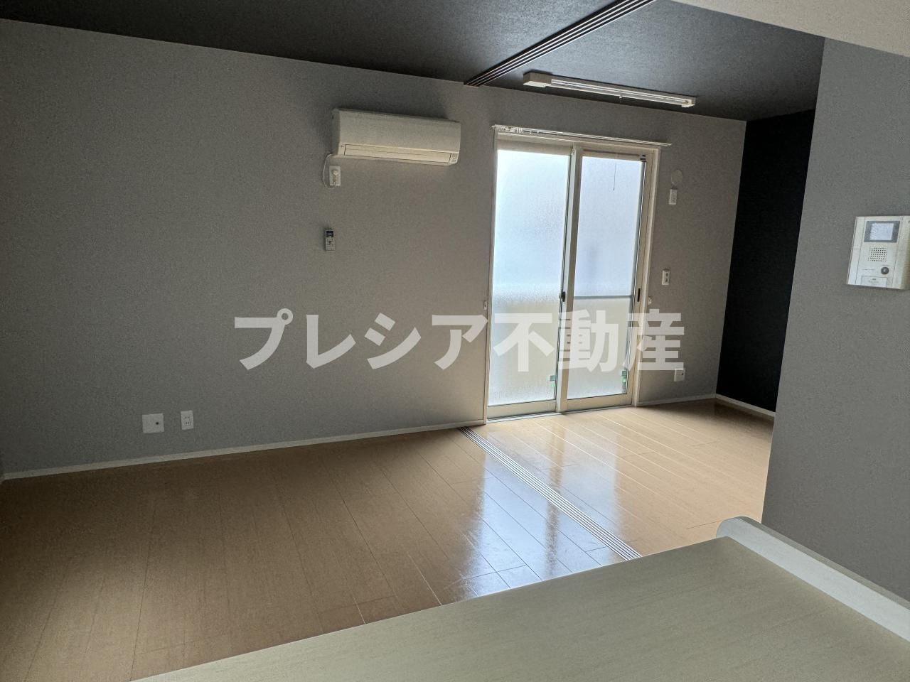 ルノン瓦林の居間・リビング