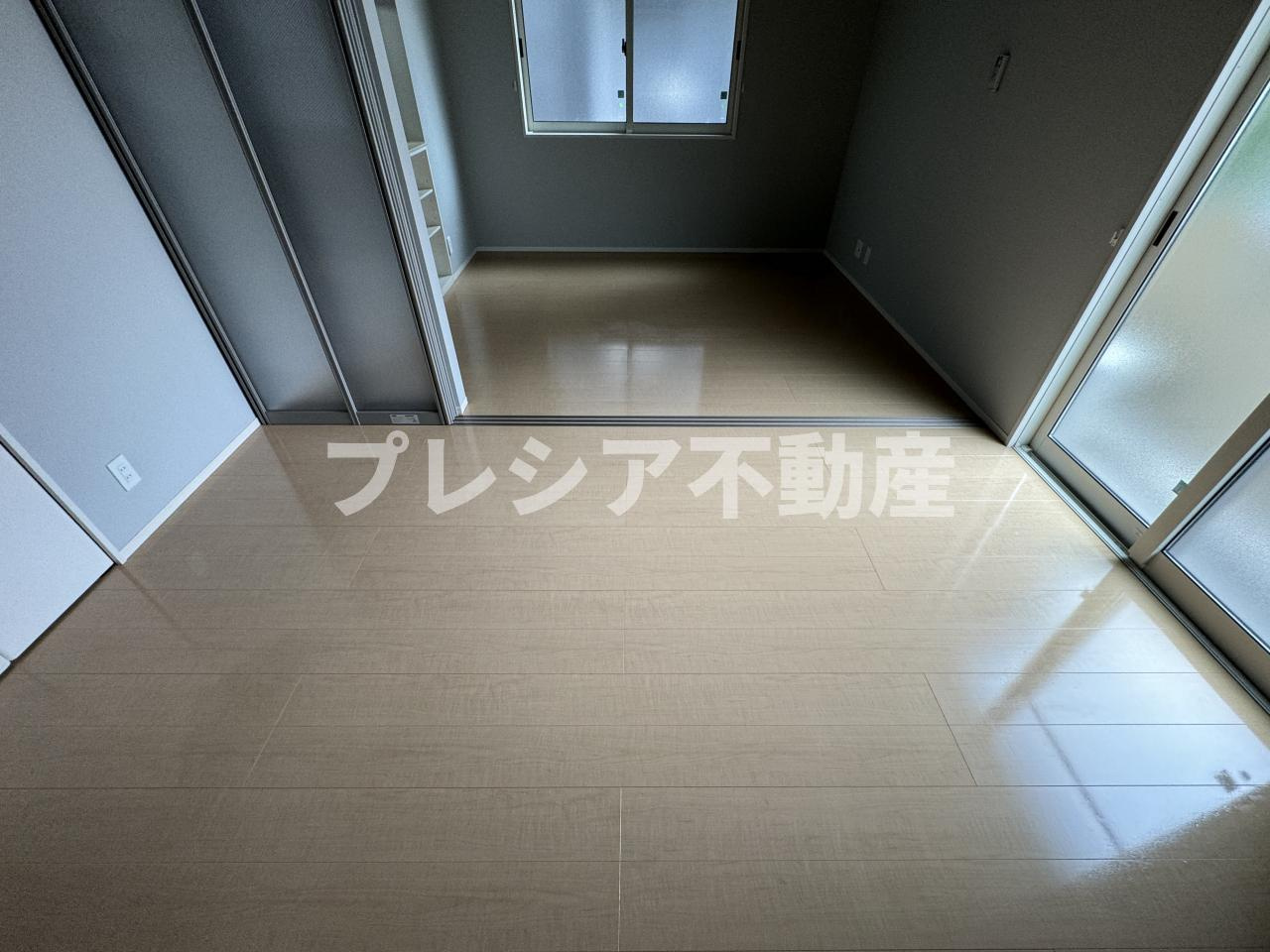 ルノン瓦林の洋室