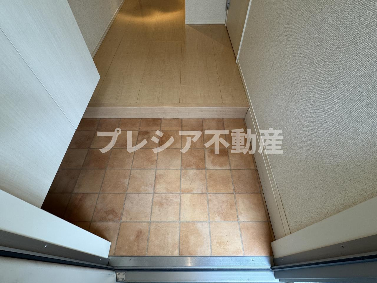ルノン瓦林の玄関