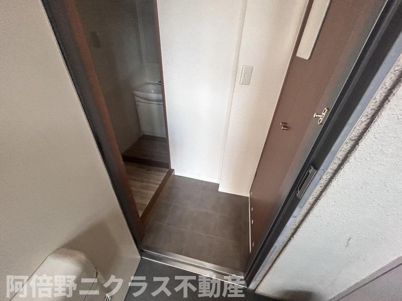 MiYo87天下茶屋の玄関|内装は別部屋の参考写真です。