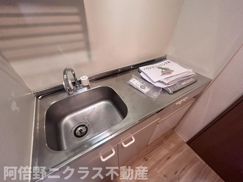 MiYo87天下茶屋のキッチン|内装は別部屋の参考写真です。