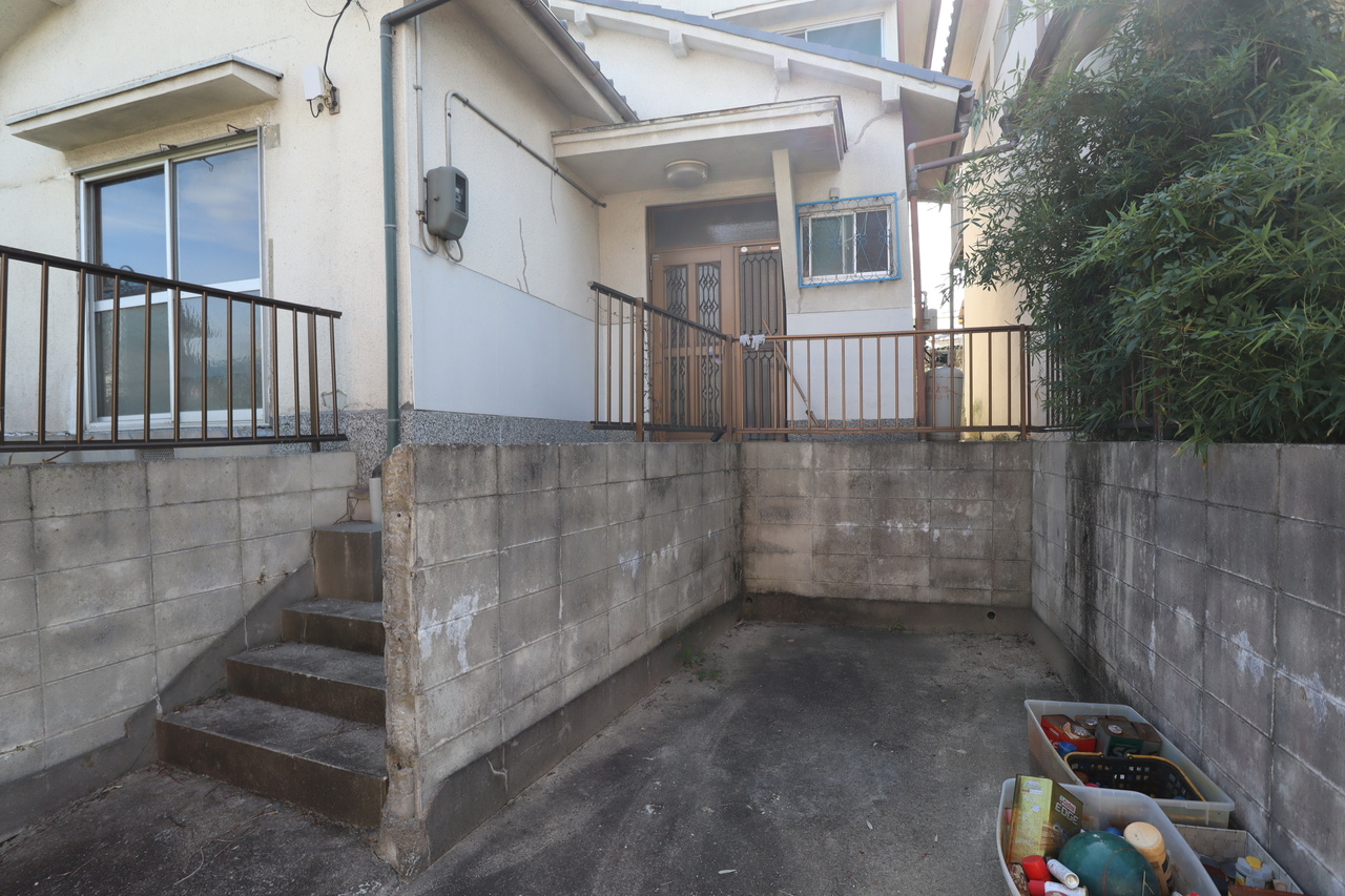 額田部北町戸建のエントランス