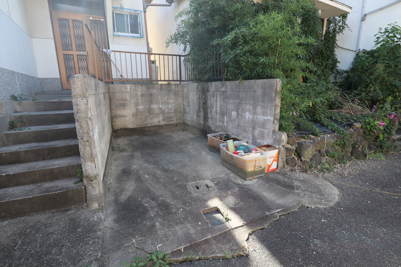 額田部北町戸建の駐車場