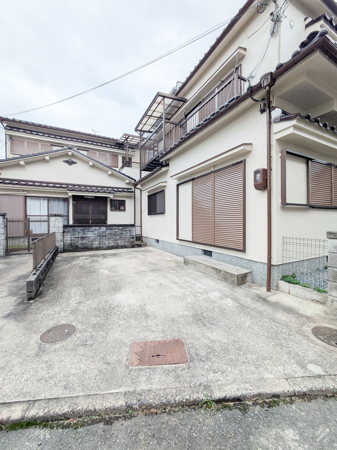 西五百住町　貸家の駐車場