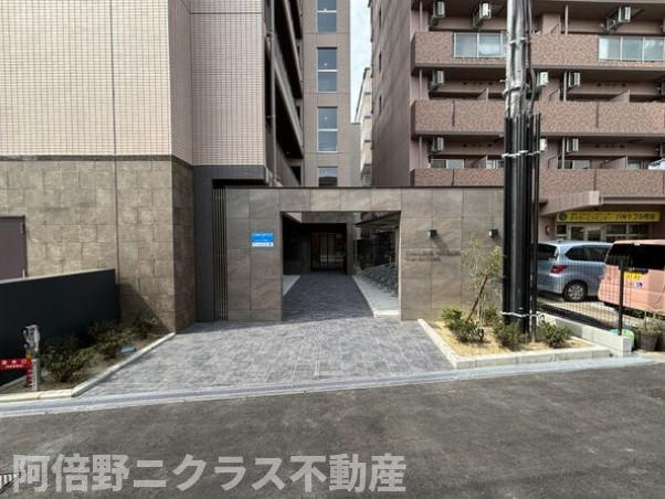 シャルールメゾン桃谷のエントランス