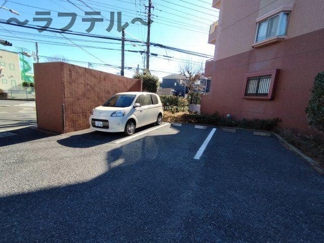 ブリランテけやき台の駐車場