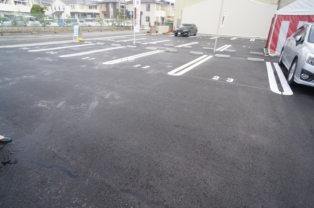 グランヴィラの駐車場