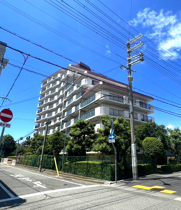 浜甲子園グリーンマンションの外観|四方隣接住戸の無いお部屋です。上階もお部屋ありません。
2027年1月末リフォーム完成予定です。
L字バルコニー住戸のため、陽当たり・通風良好です。
