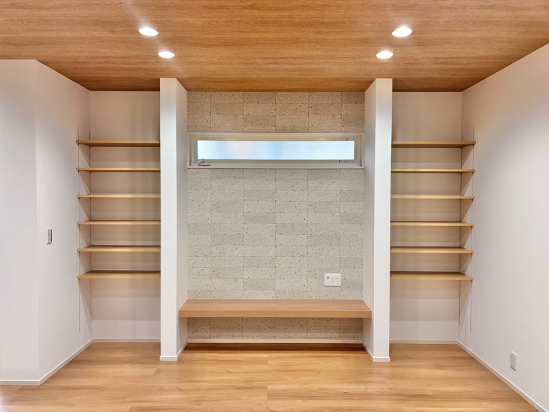 奈良町1区画1号棟　永大産業のフロートカウンターを採用！床が見えてお部屋広々＆お掃除ロボットもスイスイ！テレビ周りをスッキリ魅せておしゃれに♪