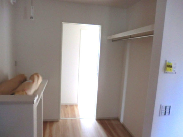 洗面室に隣接したランドリールーム。