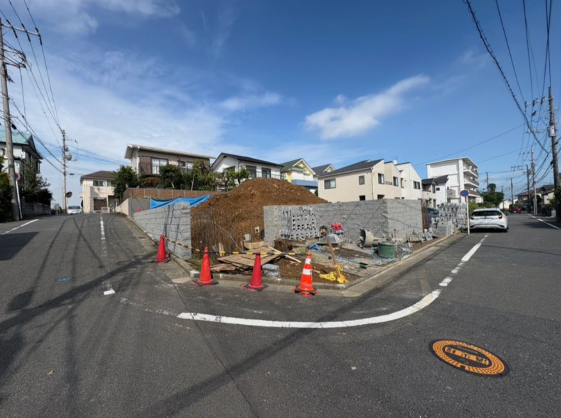 横浜市磯子区洋光台1丁目 新築戸建て【仲介手数料無料】の前面道路含む現地写真