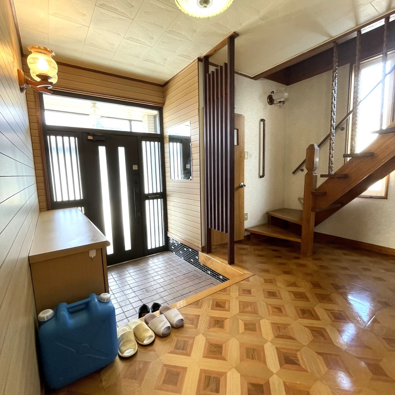 登別市新生町2丁目4-6　中古住宅の玄関