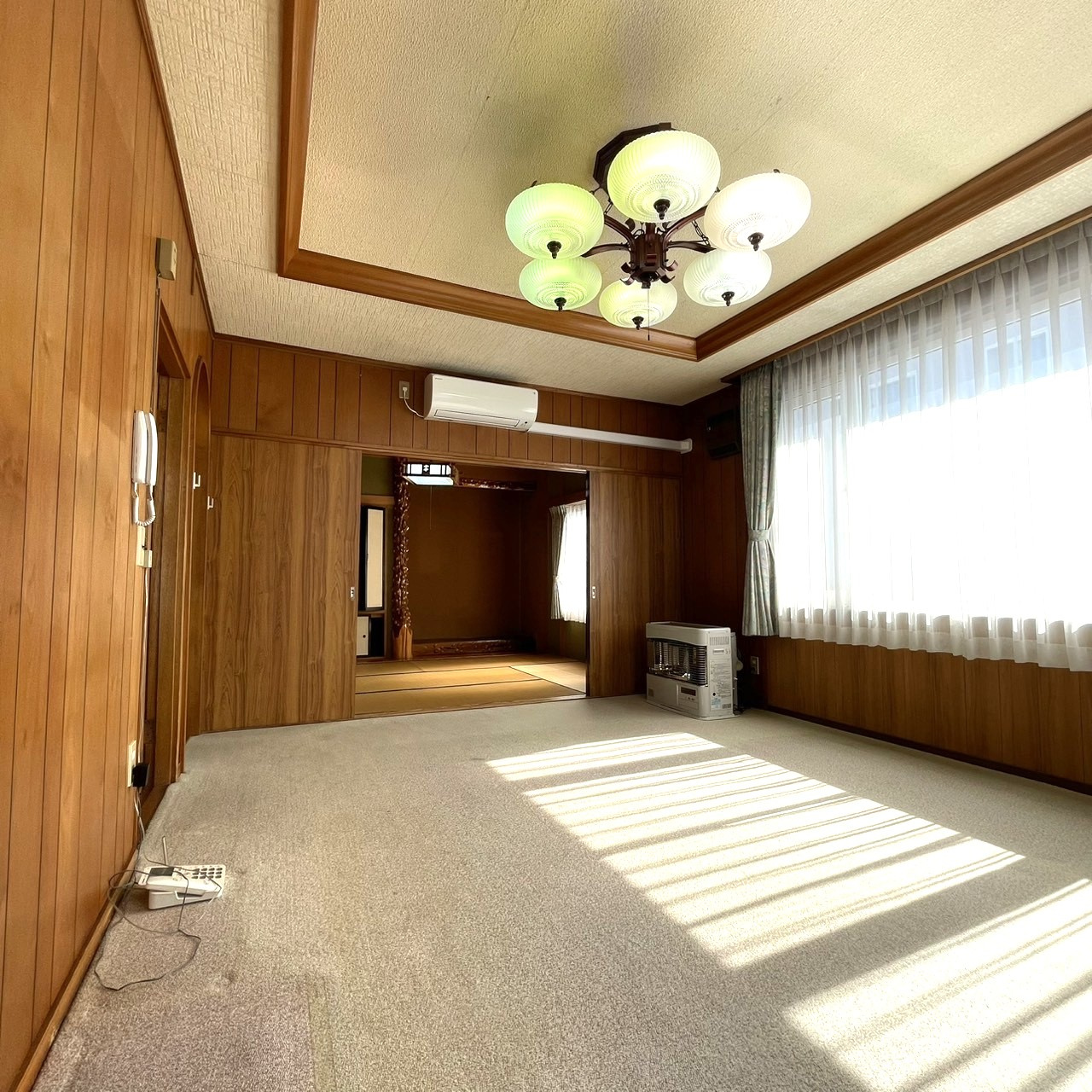 登別市新生町2丁目4-6　中古住宅の居間・リビング