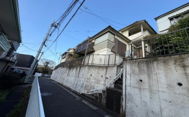 横浜市西区西戸部町1丁目 中古戸建て【仲介手数料無料】の前面道路含む現地写真